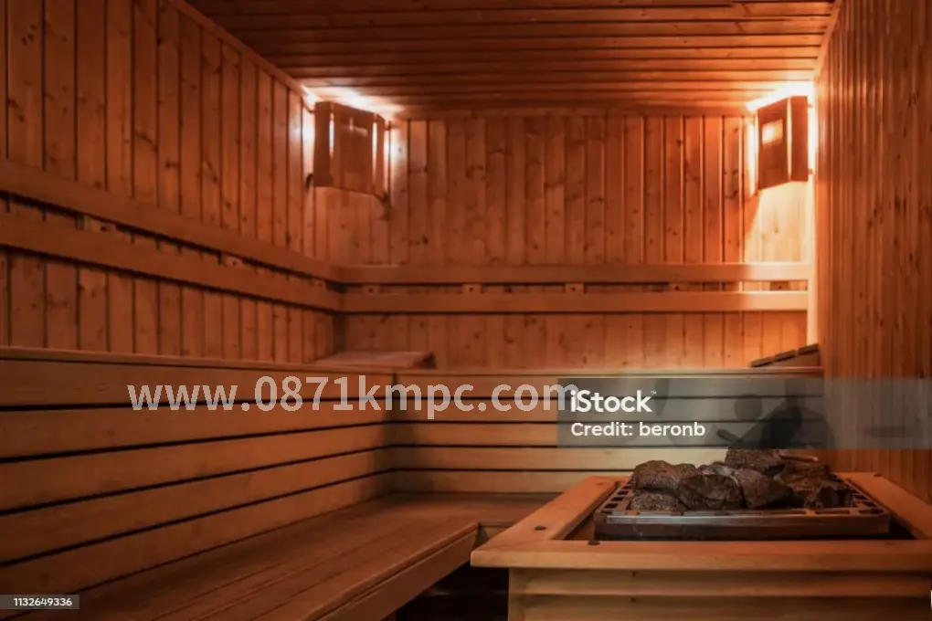 舒缓的精油用于按摩