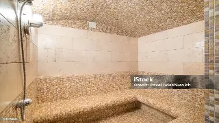 昆明肩颈痛治愈续命指南：告别搬砖腰，探店避坑正宗经络疏通 海报